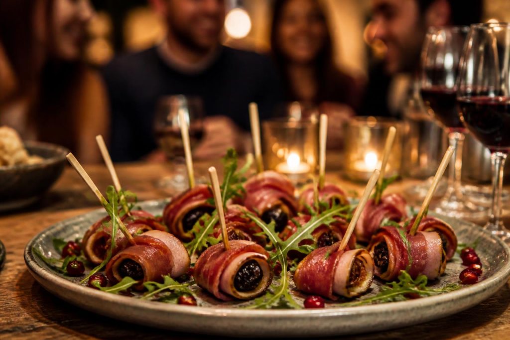 découvrez la mini brochette apéro au magret de canard, une idée chic et gourmande pour sublimer vos soirées entre amis avec une touche raffinée et savoureuse.