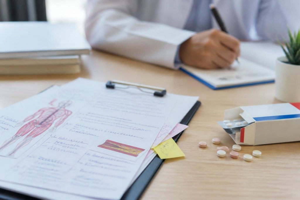 découvrez la liste des statines potentiellement dangereuses et les précautions essentielles à prendre lors de l'utilisation de la rosuvastatine pour assurer votre sécurité et optimiser votre traitement.